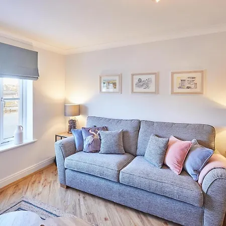 Host & - Harbour View Apartment Whitby