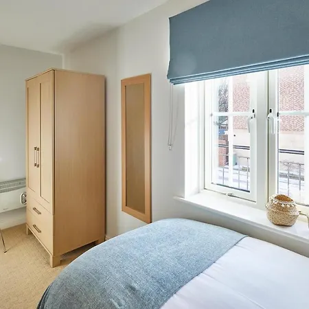 Host & - Harbour View Apartment