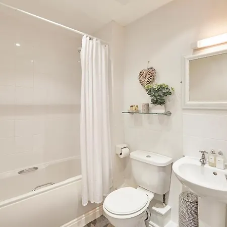 Apartment Host & - Harbour View Whitby