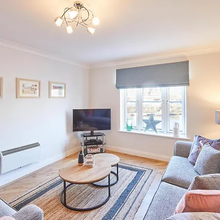 Host & - Harbour View *